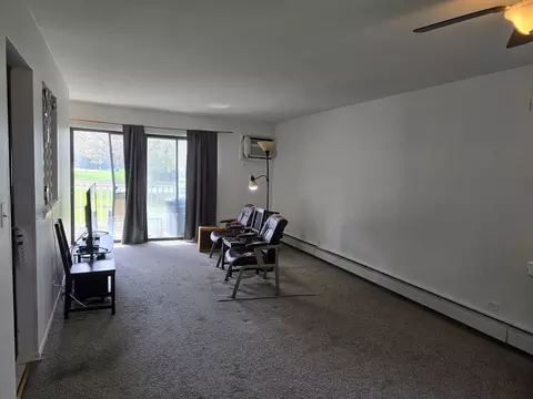 Living - 109 Gregory St #13, Aurora, IL 60504 photo 2 of 2