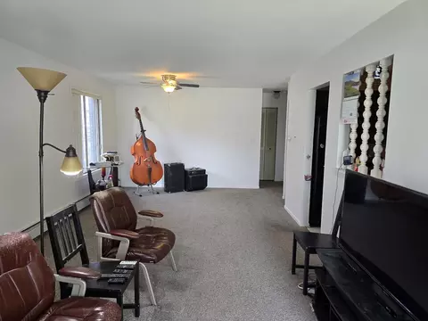 Living - 109 Gregory St #13, Aurora, IL 60504 photo 1 of 2