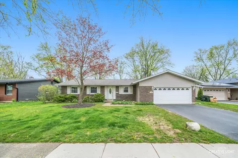 6105 Tyler Dr W, Woodridge, IL 60517