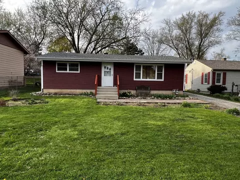 8918 W Sunset Dr, Wonder Lake, IL 60097