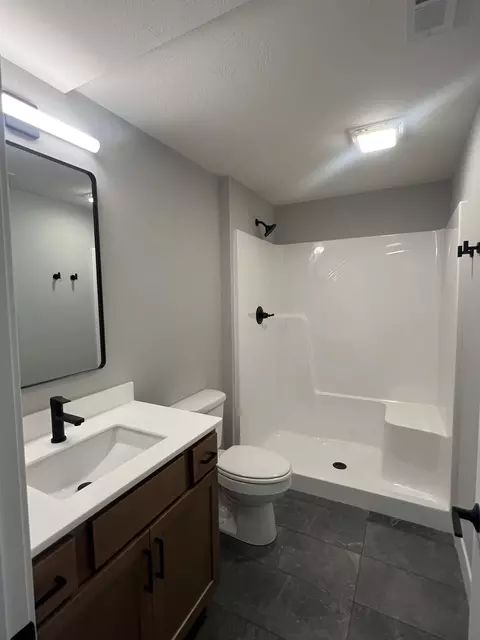Bath - 1732 Millstone Dr, Normal, IL 61761 photo 2 of 3