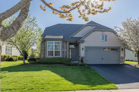 825 Canton Dr, Oswego, IL 60543