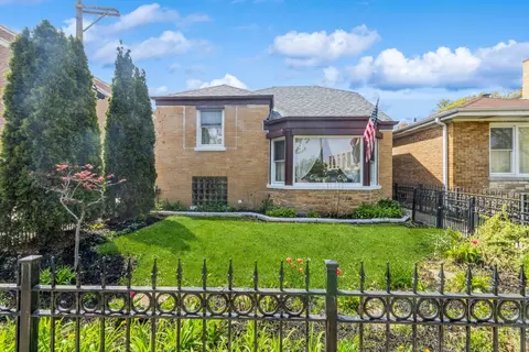 2815 W Pratt Blvd, Chicago, IL 60645