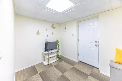 Entry Way - 750 Evergreen Ln, Bartlett, IL 60103 photo 4 of 4