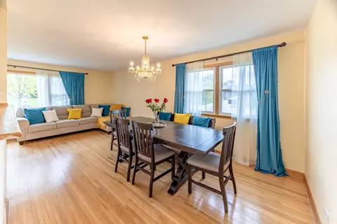 Dining - 750 Evergreen Ln, Bartlett, IL 60103 photo 2 of 4