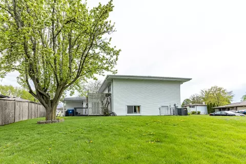 Exterior - 750 Evergreen Ln, Bartlett, IL 60103 photo 4 of 5