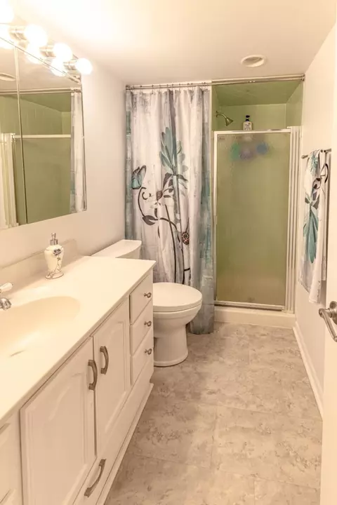 Bath - 750 Evergreen Ln, Bartlett, IL 60103 photo 1 of 3
