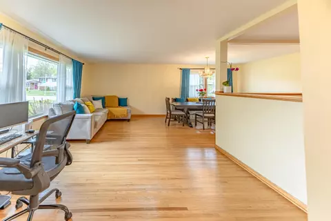 Living - 750 Evergreen Ln, Bartlett, IL 60103 photo 1 of 3