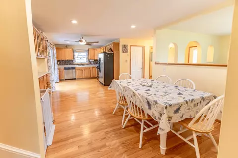 Dining - 750 Evergreen Ln, Bartlett, IL 60103 photo 4 of 4