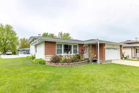 Exterior - 750 Evergreen Ln, Bartlett, IL 60103 photo 2 of 5