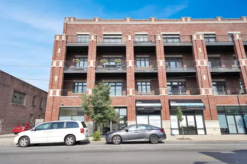 4141 N Kedzie Ave #207, Chicago, IL 60618