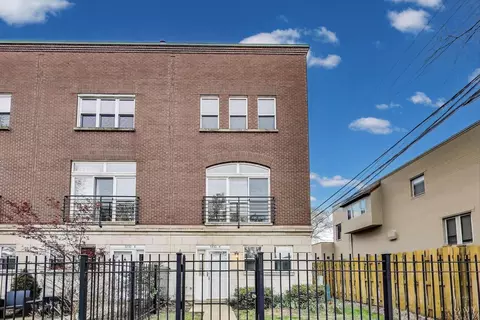 5350 N Damen Ave #F, Chicago, IL 60625