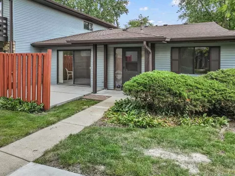 1575 Avati Ln #C, Aurora, IL 60505