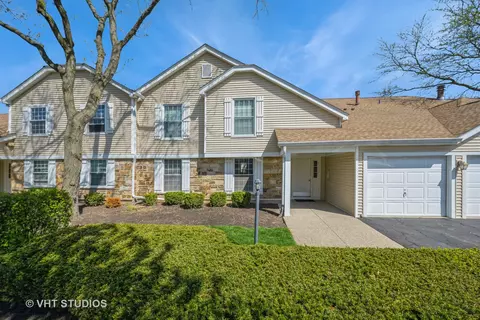 380 Newport Ln #C1, Bartlett, IL 60103