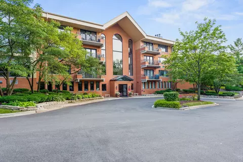 3525 Cass Ct #409, Oak Brook, IL 60523