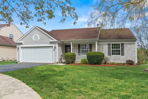 14 Mckinley Ln, Streamwood, IL 60107