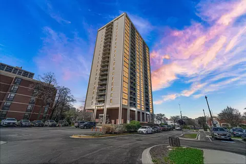 2901 S Michigan Ave #1702, Chicago, IL 60616