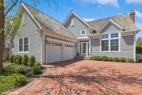 30 S Canterbury Ct, Lake Forest, IL 60045