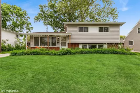 116 E Armitage Ave, Addison, IL 60101