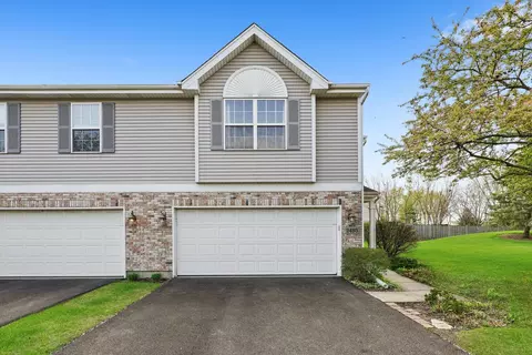 2493 Amber Ln, Elgin, IL 60123