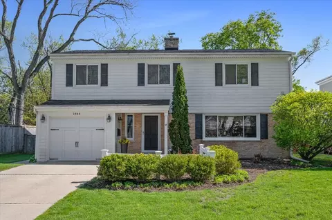 1844 Stockton Dr, Northfield, IL 60093
