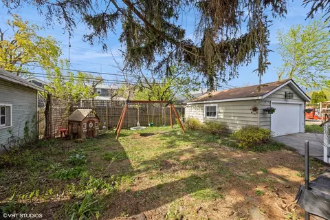 Exterior - 210 E Burlington St, Riverside, IL 60546 photo 3 of 4