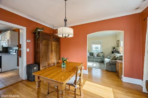 Dining - 210 E Burlington St, Riverside, IL 60546 photo 3 of 3