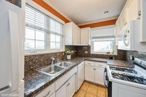 Kitchen - 210 E Burlington St, Riverside, IL 60546 photo 1 of 3