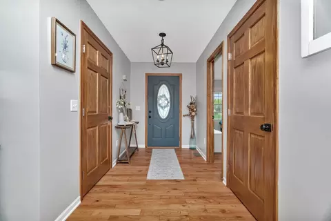 Entry Way - 1304 Michael Dr, Morris, IL 60450 photo 1 of 4