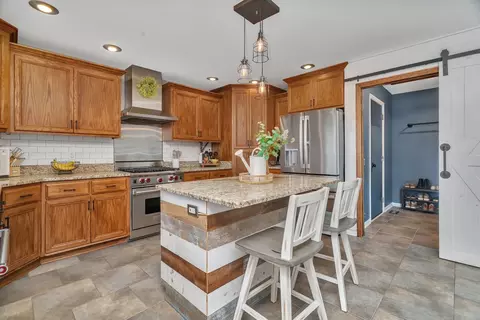 Kitchen - 1304 Michael Dr, Morris, IL 60450 photo 3 of 3