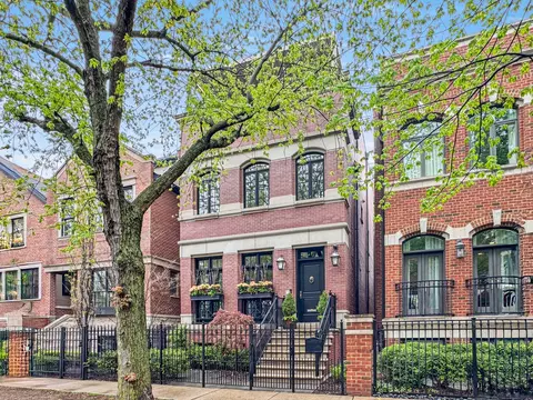 3315 N Lakewood Ave, Chicago, IL 60657