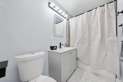 Bath - 4332 Center Ave, Lyons, IL 60534 photo 3 of 4