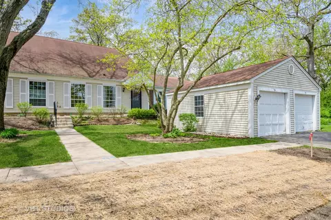 74 Timber Ter, Cary, IL 60013