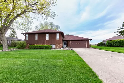 410 W Belaire Ct, Goodfield, IL 61742
