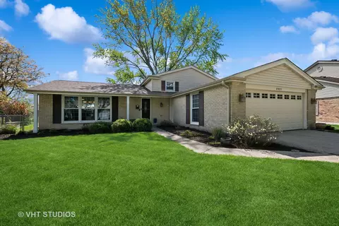 2927 N Huntington Dr, Arlington Heights, IL 60004