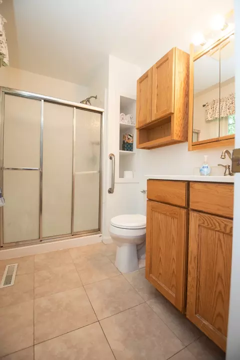 Bath - 3802 E 17th St, Sterling, IL 61081 photo 3 of 3