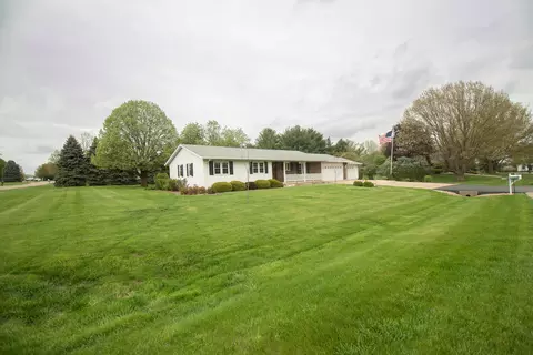 Exterior - 3802 E 17th St, Sterling, IL 61081 photo 1 of 7