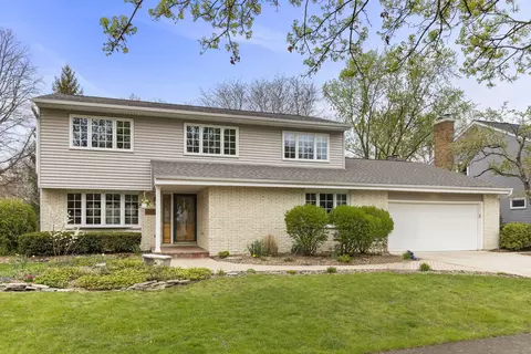 1932 Buckingham Dr, Wheaton, IL 60189