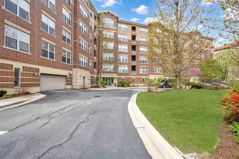 9350 N Skokie Blvd #303, Skokie, IL 60077