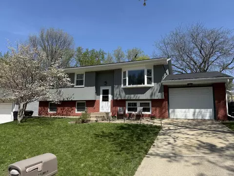 1712 Truman St, Normal, IL 61761