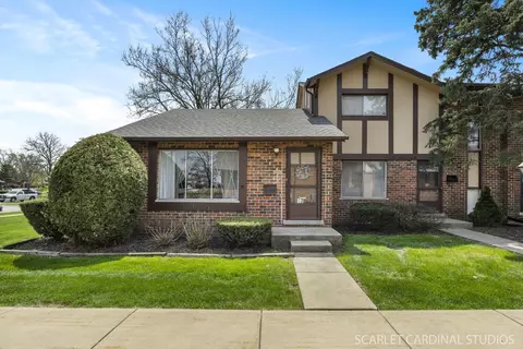 18 W017 Kirkland Ln, Villa Park, IL 60181