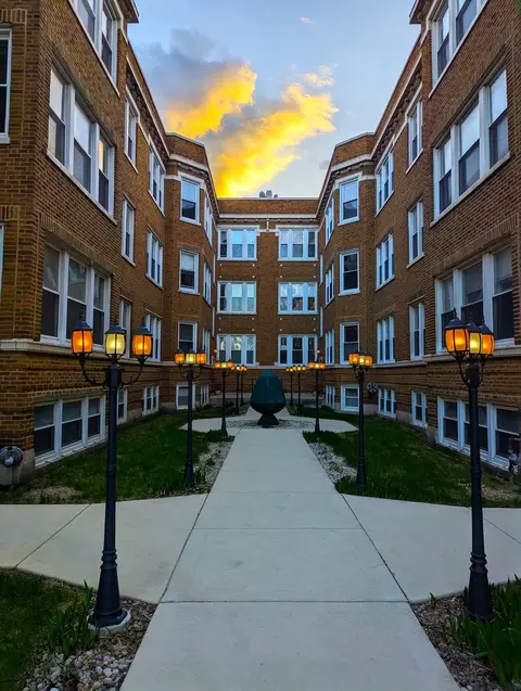 6912 N Lakewood Ave #1W, Chicago, IL 60626
