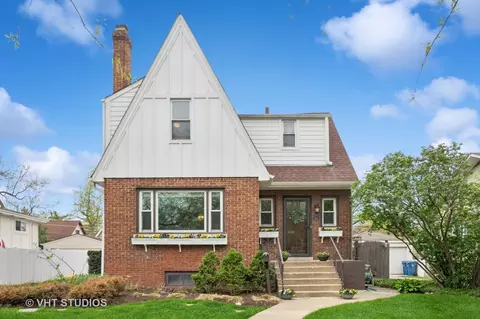 266 S Monterey Ave, Elmhurst, IL 60126