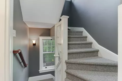 Entry Way - 1314 E Washington St, Bloomington, IL 61701 photo 9 of 10