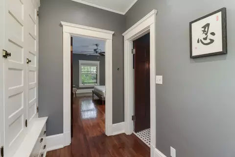 Entry Way - 1314 E Washington St, Bloomington, IL 61701 photo 8 of 10