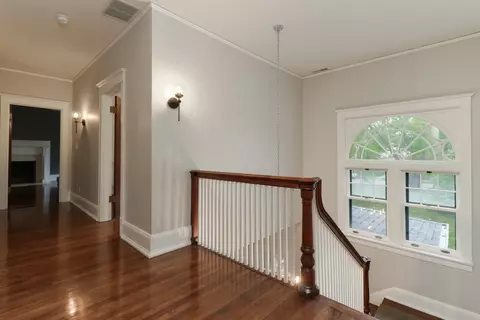 Entry Way - 1314 E Washington St, Bloomington, IL 61701 photo 6 of 10
