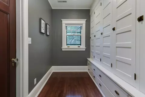 Entry Way - 1314 E Washington St, Bloomington, IL 61701 photo 7 of 10
