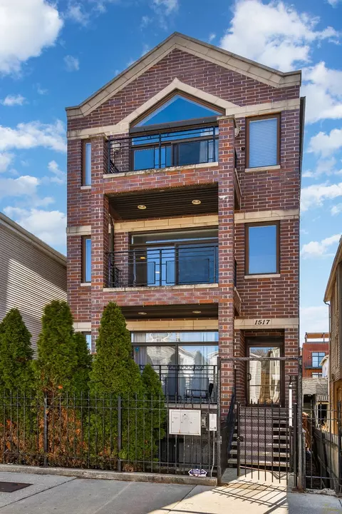 1517 W Augusta Blvd #2, Chicago, IL 60642