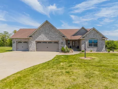 110 California Rd, Pekin, IL 61554