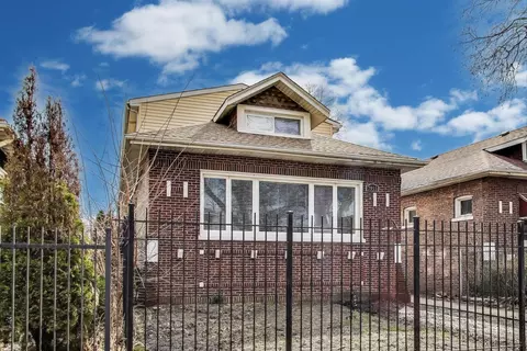 7955 S Paxton Ave, Chicago, IL 60617